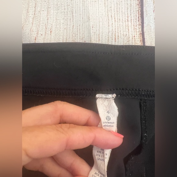 Black lululemon pants size 4 studio dance - Picture 6 of 6